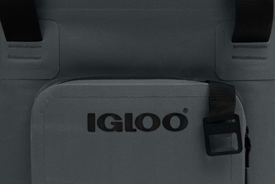 close up pocket::Carbonite::Built-in bottle opener
